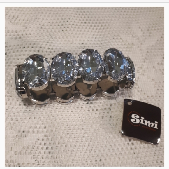 Necklaces & Bracelet - Picture 10 of 10